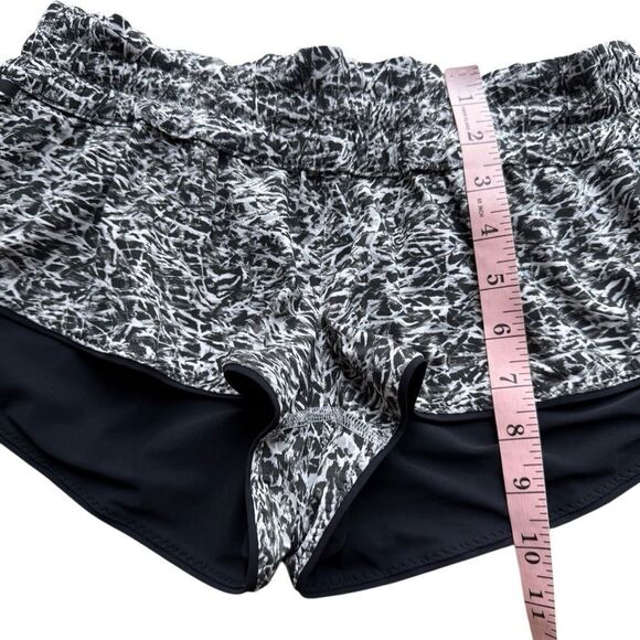 Lululemon Reversible Surf Short II Mini In Ripple White Seal Grey/Black Size 10 - Picture 10 of 12